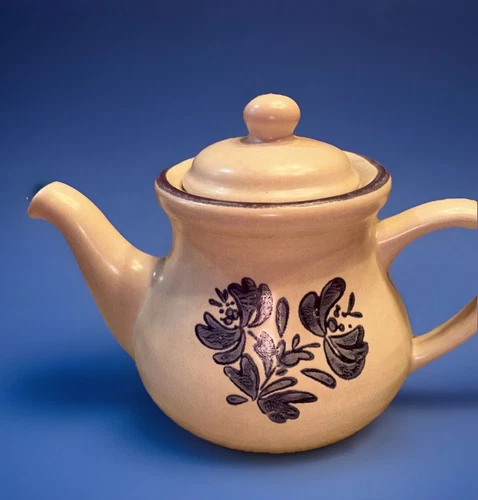 Vintage Pfaltzgraff Teapot Yorktowne 7-550 Gray Stoneware Blue Flowers 6 Cup