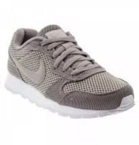 nike md runner 2 se beige