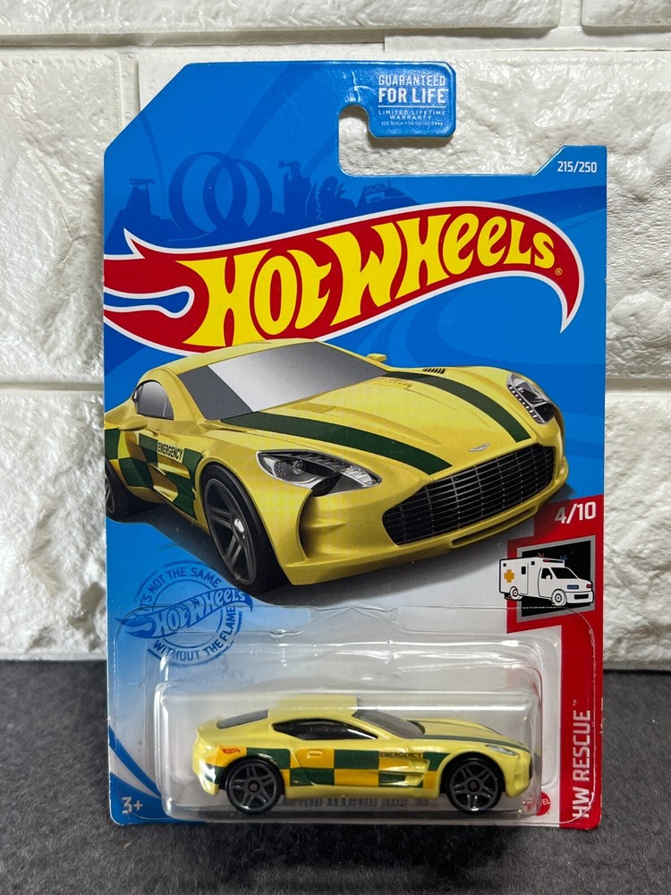 Hot Wheels HW Rescue 4/10 Aston Martin One-77 215/250 Yellow