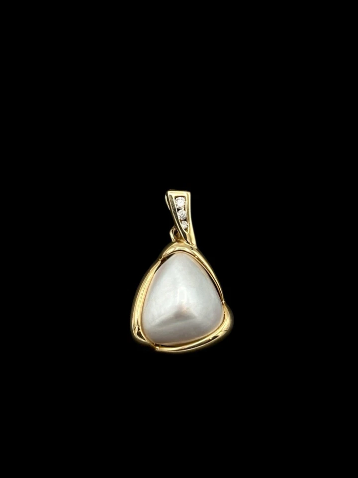 Potenciador colgante de diamantes con perlas de oro amarillo de 14k Foto 4 de 4