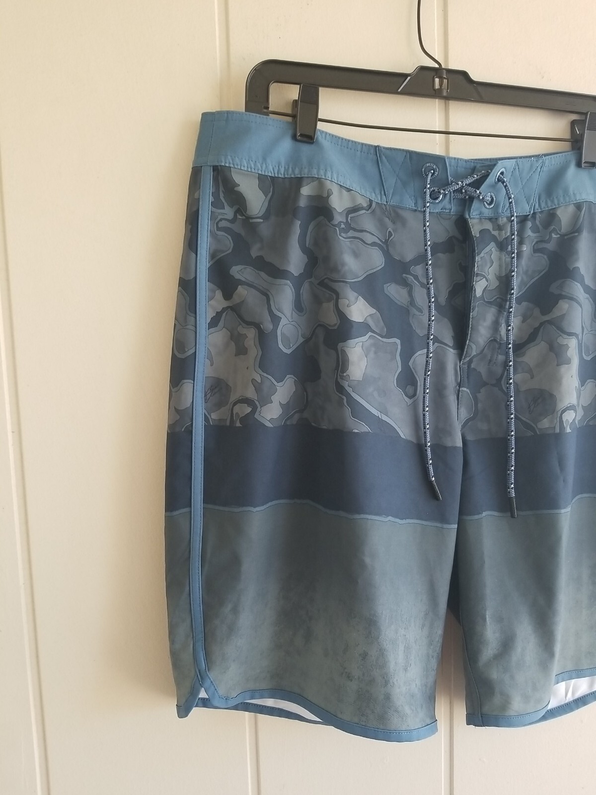 Huk Fishing Men's Swim Board fishing Shorts Blue/Gray… Gem