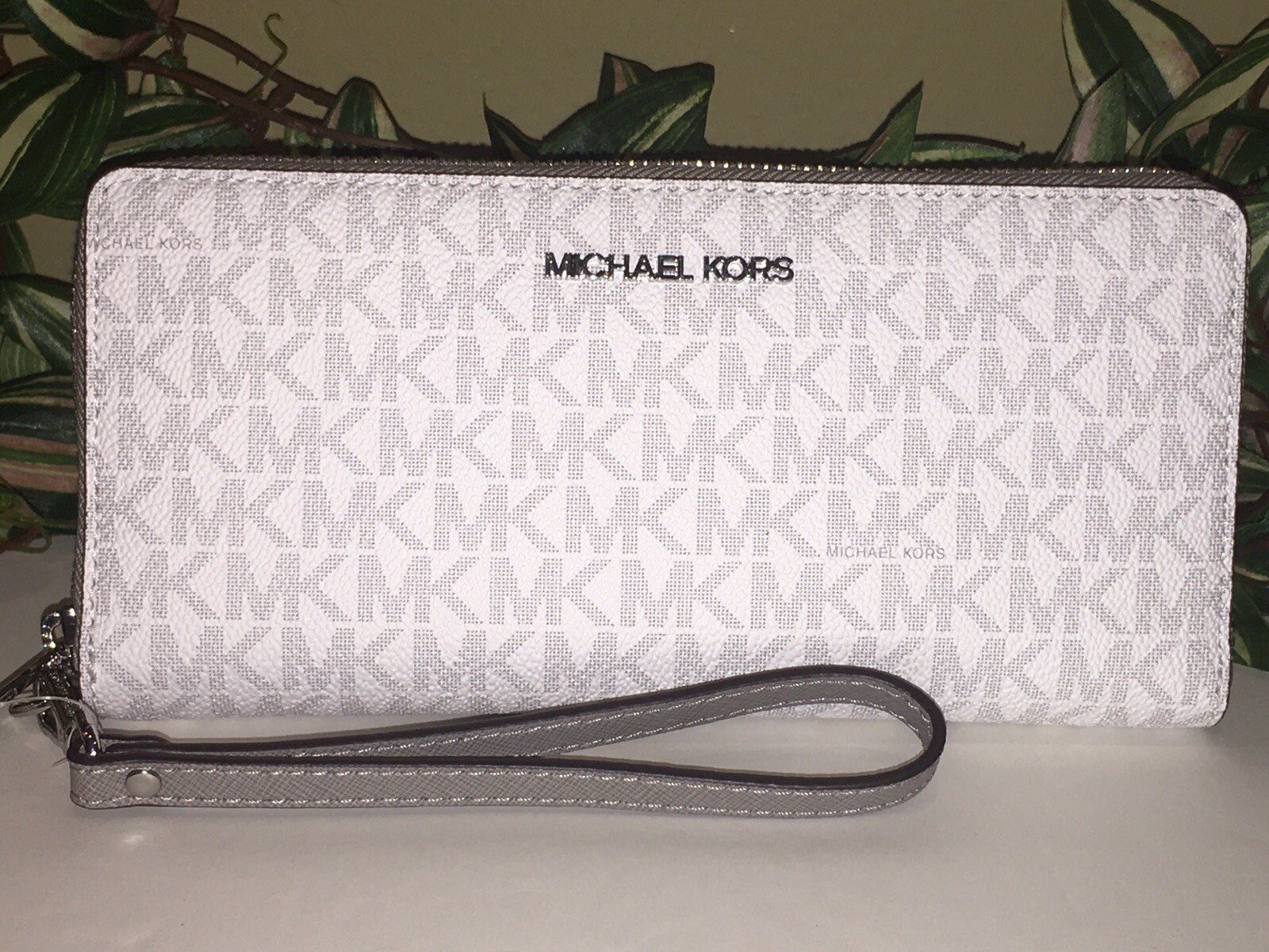 MK wallet white
