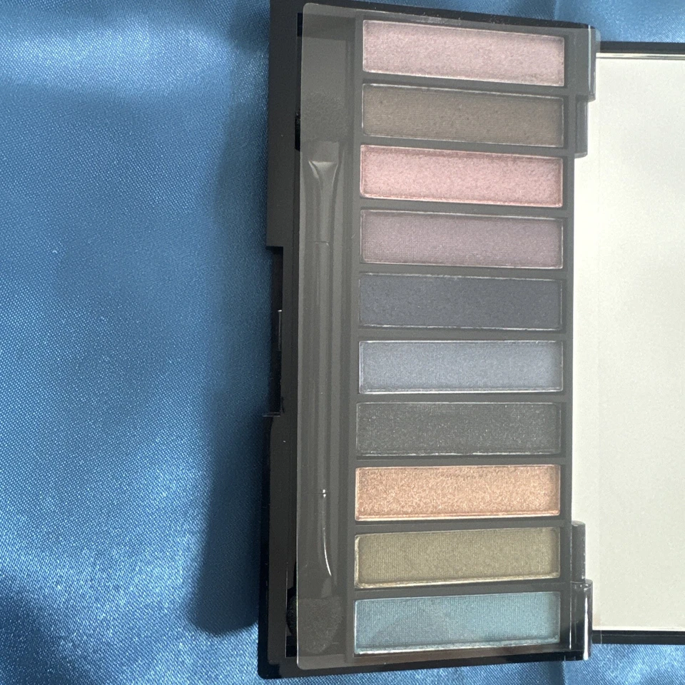 Discontinued "Luxe Clutch Eyeshadow Palette"- 10 Colors - by AVON  - NIB - Image 4 of 4