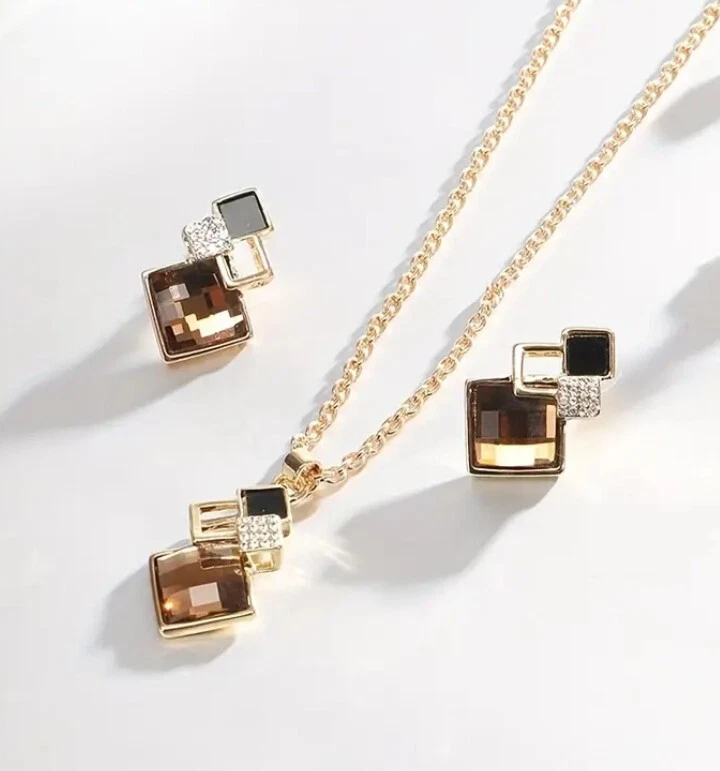 Conjunto de 3 piezas de joyería para damas collar de diamantes de imitación brillantes y pendientes a juego Foto 2 de 3