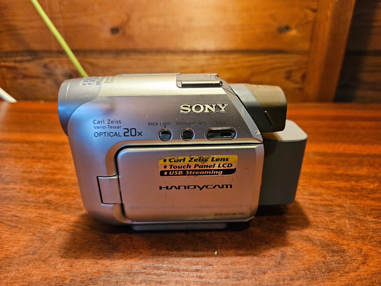 SONY DIGITAL VIDEO CAMERA RECORDER HANDYCAM DCR-HC19E #T20