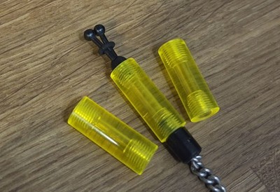 Gelbe Acrylspulen/Blinkerköpfe nach Maß