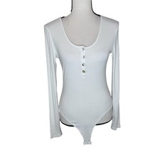 MANGOPOP White Stretchy Long Sleeve Basic Bodysuit Women s Medium Henley Neck