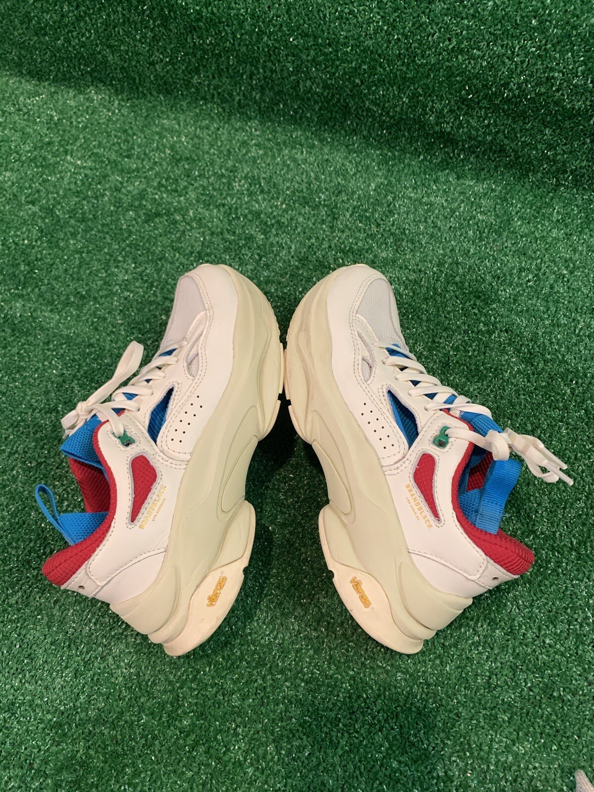 SAOLA Brand Black SAGA 130 Pristine Red And Blue Size 8 Desiner shoe Vibram Sole