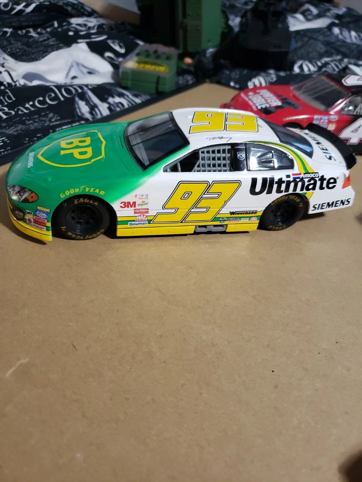 Lote de 4 carros de corrida fundidos - Imagem 3 de 4