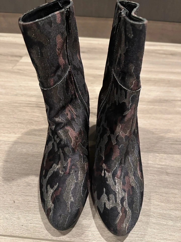 Botas Summit Shaw White Mountain para mujer negras camufladas tacón bloque botín 41 Foto 2 de 4