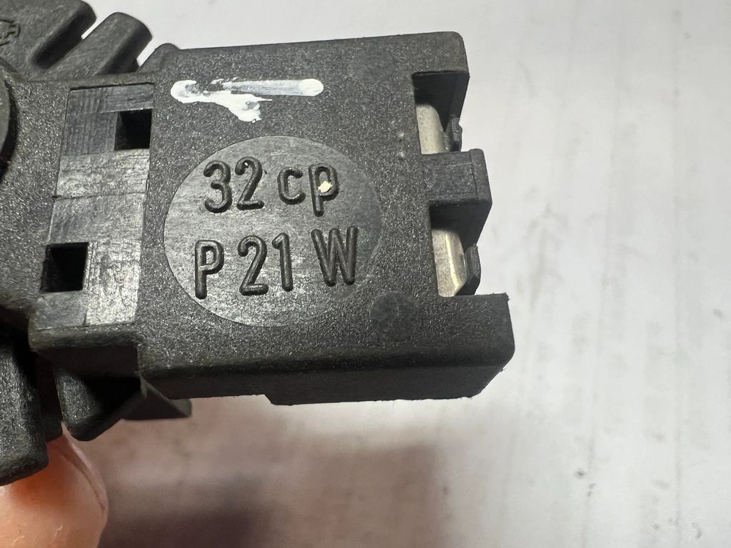 Audi A8 D2 100 A6 C4 Cabriolet Reversing Light Bulb Holder 