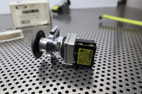 Rees 40102-101 Drucktastenbediener mit Vorhängeschlossbefestigung Neu (2 Stück) Siehe alle Bilder - Bild 7 von 16