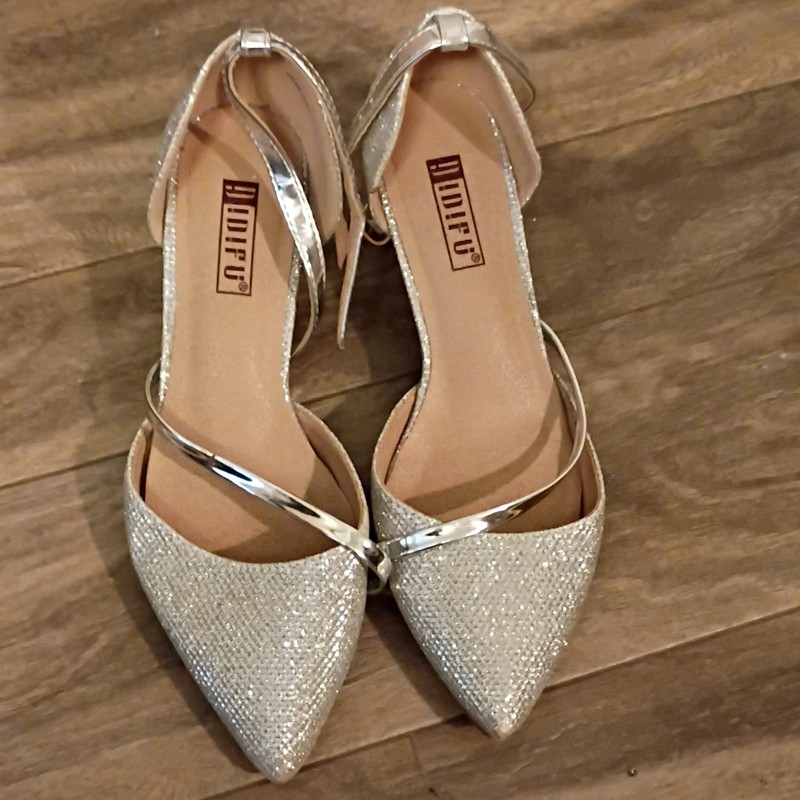 Women's Silver Heels With Pointed Toe In Size 5 From !D!FU