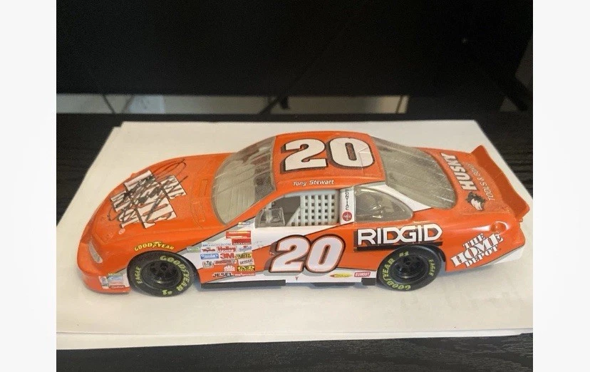 Tony Stewart #20 Home Depot 2000 Pontiac Grand Prix 1:24 Action Nascar SIGNED - Image 2 of 2