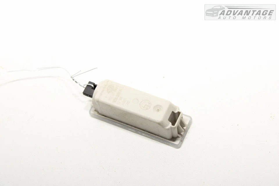 BMW 535I F10 2009-2016 TABLERO PANEL PUERTA INTERIOR CORTESÍA LUZ LÁMPARA HELLA OEM Foto 3 de 4