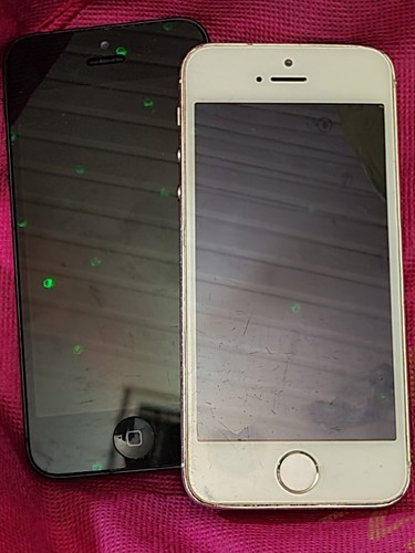 2X Apple iPhone 5/5S- 16 GB - White Black Collectable For Parts Only As Is