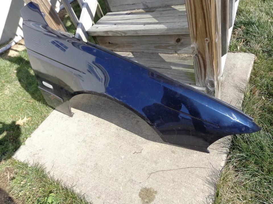 2003 BMW 525i E39  PASSENGER RIGHT   SIDE FENDER ASSEMBLY  ORIENTBLAU - Image 3 of 4