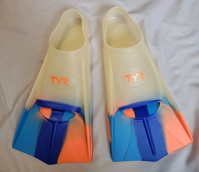 TYR Stryker Silicone Swim Fins Size 8-9 Swimming Flippers Racing Training Water