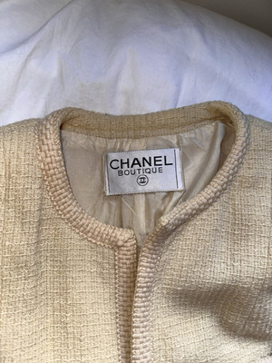 ジャケット・アウター vintage CHANEL boutique Ivory 36 Chanel vintage Ivory jacket with 8 original buttons (logo inside