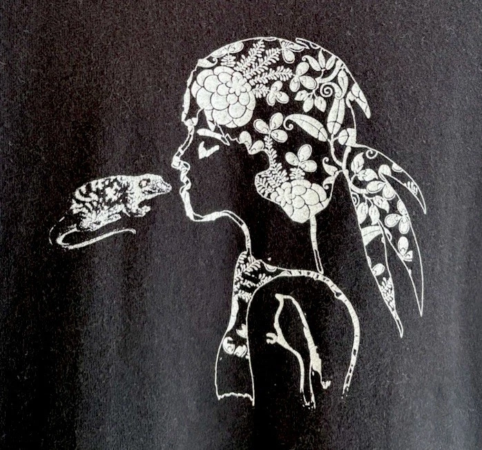 Camiseta ALPHA 60 Negra Estampada De Colección Frontal Talla XL Foto 3 de 4