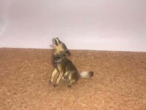 Retired Vintage Hagen Renaker Howling Wolf Coyote Figurine Germany 2.5" H