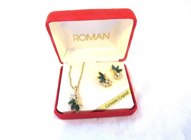 Roman Necklace And Earring Set Emerald And Crystal 18 Inch Chain