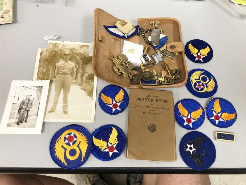 WORLD WAR II VETERAN COLLECTION w MEDALS PATCHES PHOTOS & MUCH MORE 