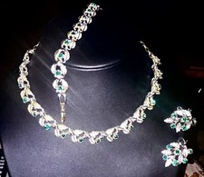 Vintage EMERALD GREEN Necklace Bracelet Earring Set MAY Stones STUNNING SET