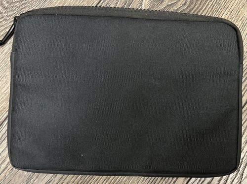 Incipio Truman Sleeve For Microsoft Surface Go Padded MRSF128 Black New Set of 2 - Picture 6 of 8