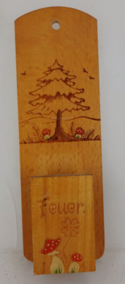 Streichholzwandbehälter Fliegenpilze Brandmalerei Holz um 1950 (101774)