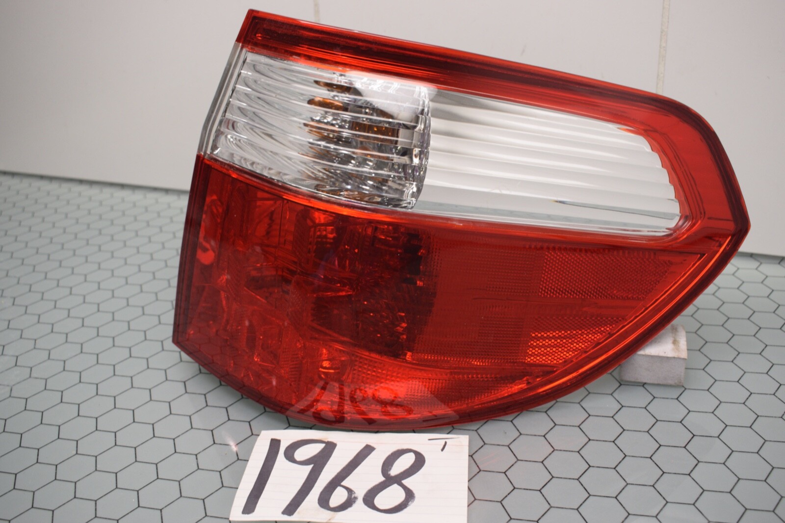 05 06 07 Honda Odyssey PASSENGER Side Tail Light Used Rear Lamp #1968-T