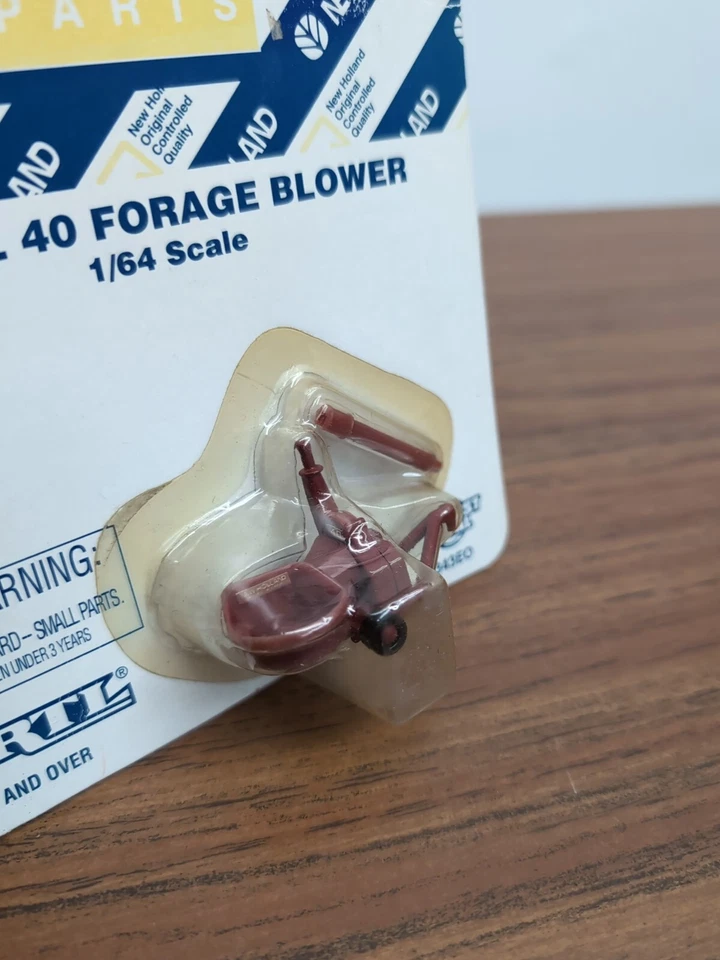 1/64 Ertl Farm Toy New Holland Model 40 Forage Blower - Image 2 of 2