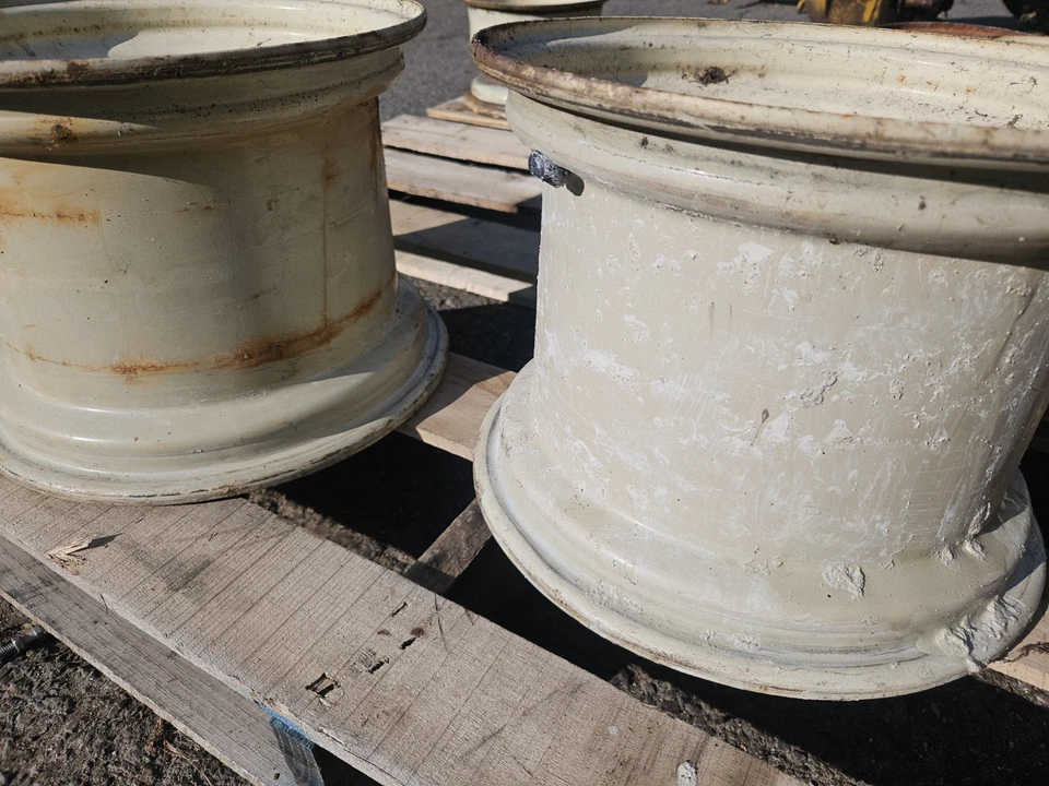 Llantas traseras Cub Cadet para neumáticos 23 10.5 12 1864 1863 1641 782 682 582 1650 1450 Foto 2 de 4