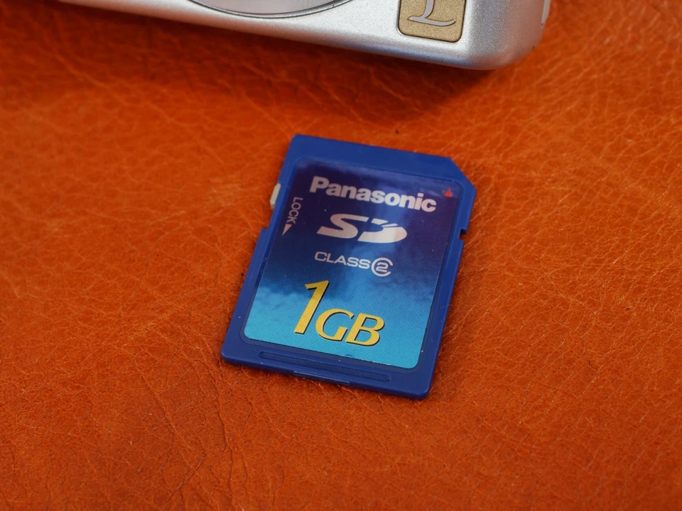 Panasonic Lumix DMC-LS70 Digital Compact Camera 7.2MP Silver, photo 2 of 5