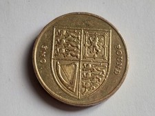 2009 Shield of The Royal Arms Old Round £1 One Pound Coin Circulated VGC