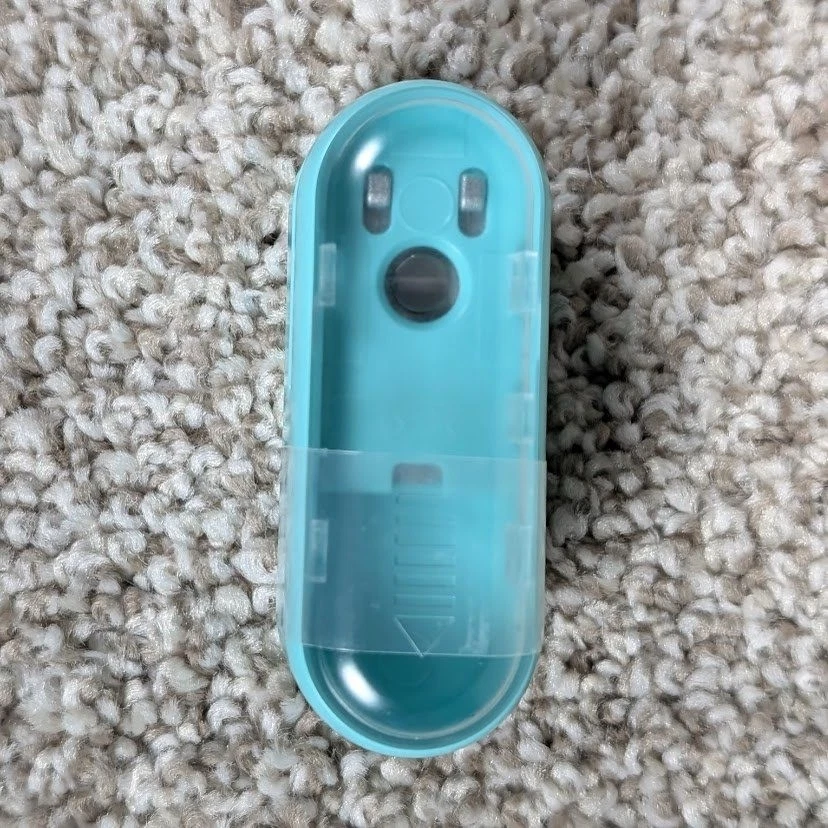 Pen+Gear Mini Hole Punch 10-Sheet Capacity 1/4-Inch Holes Removable Tray - Image 3 of 4