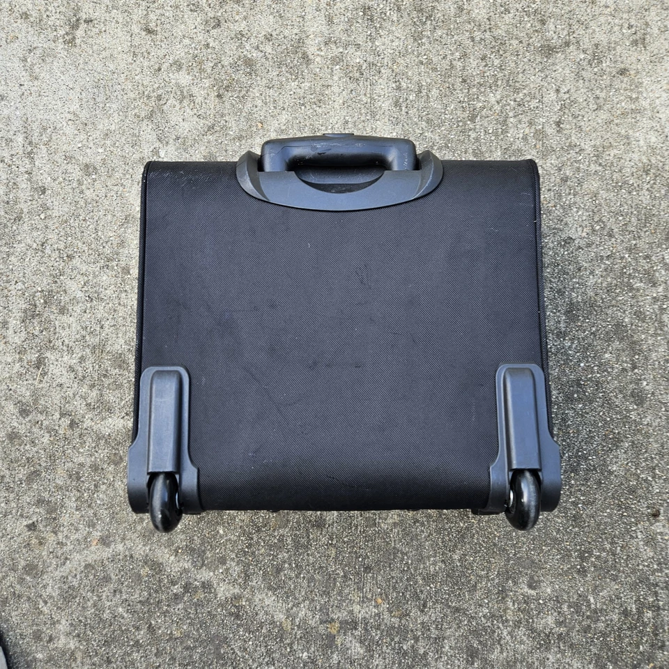 Solo New York Dakota Rolling Overnight Laptop Bag 17" Black Used - Image 4 of 4