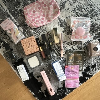 Beauty /Make up Set: Charlotte Tilburry D&G Chanel ä YSL etc.Adventskalender