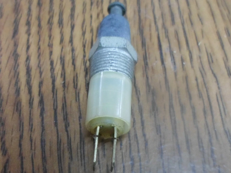 Interruptor de jamba de puerta NORS reemplaza # 4221254 en 82 83 84 Dodge Omni Plymouth Horizon Foto 3 de 4