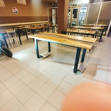 Tavolo in legno e resina