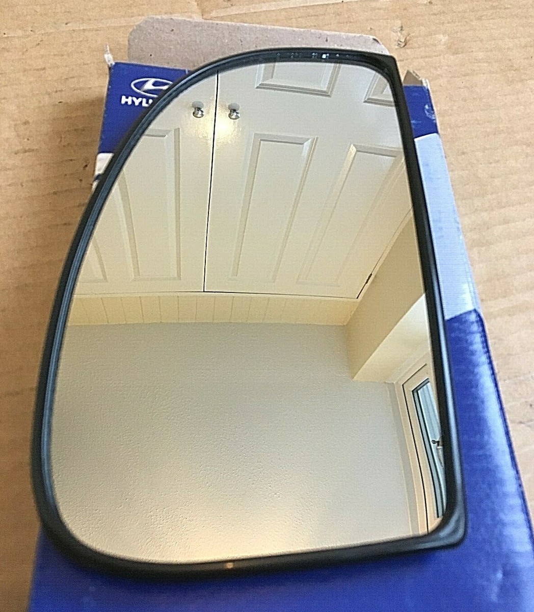 Hyundai RH Wing Mirror Glass + Holder - 876211C100 **Genuine New 