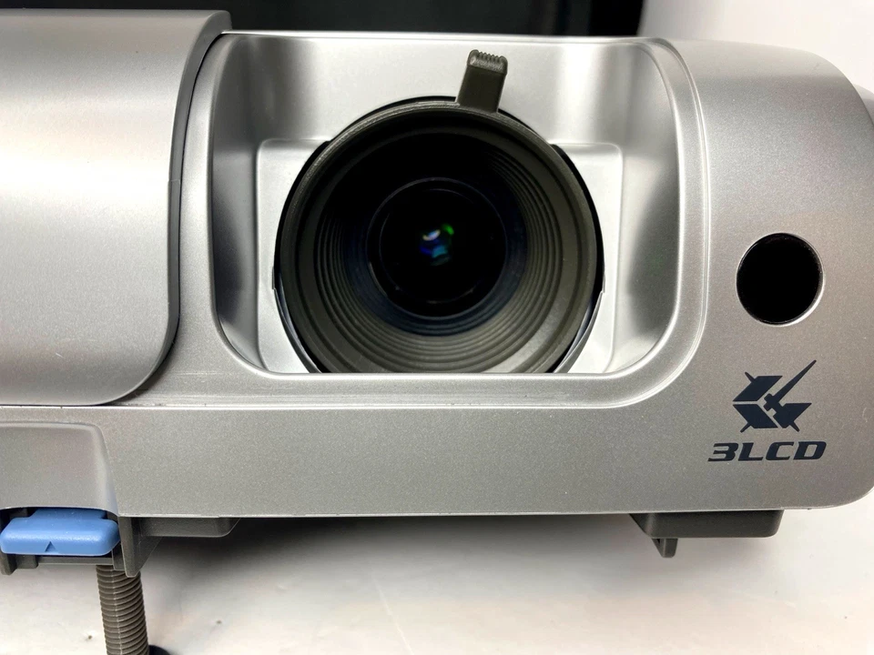 Epson PowerLite S4 EMP-S4 800X600 LCD Video Projector W/Remote - Image 4 of 4