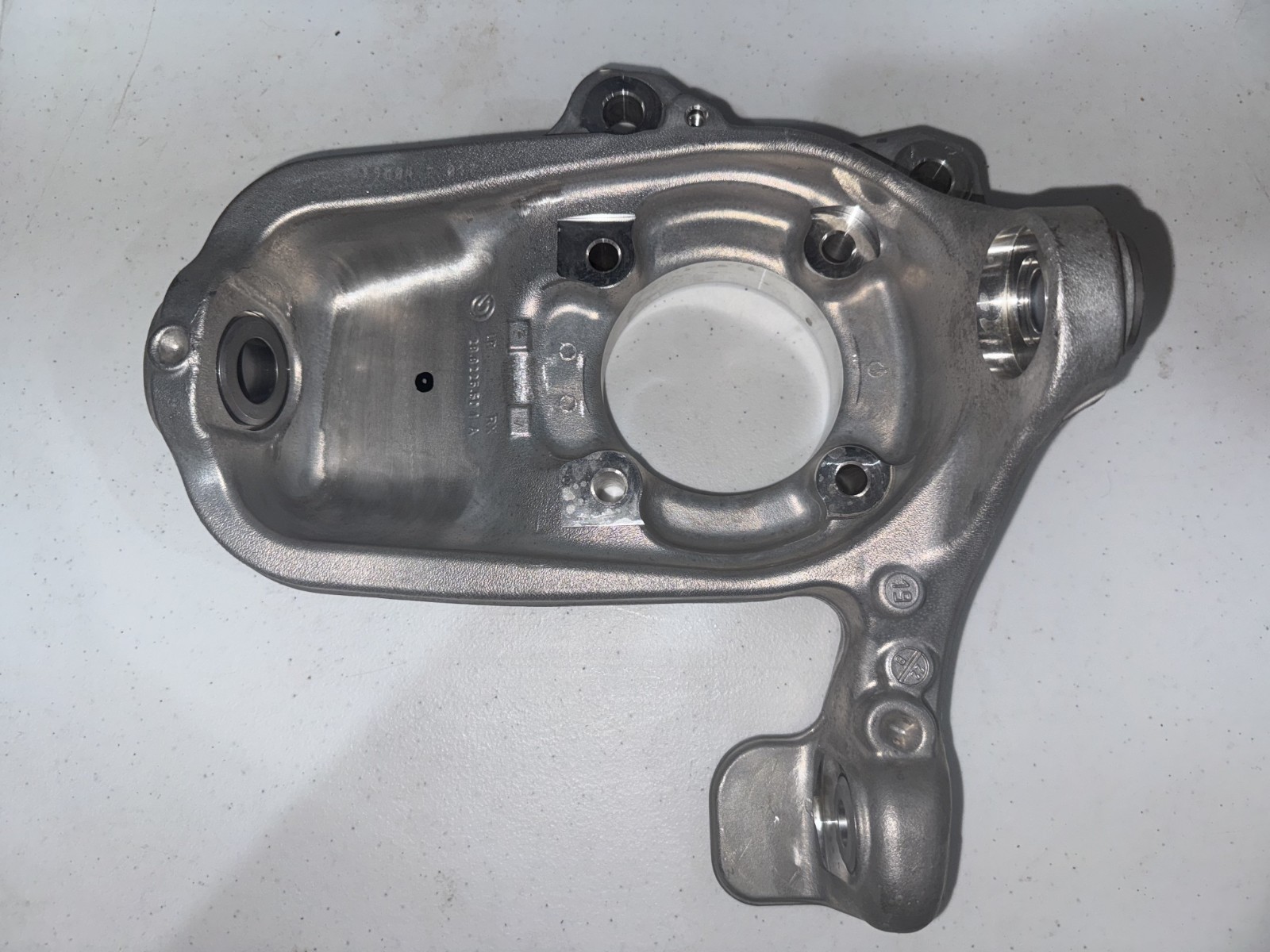 Maserati Quattroporte FRONT+LEFT Wheel hub P/N 242615