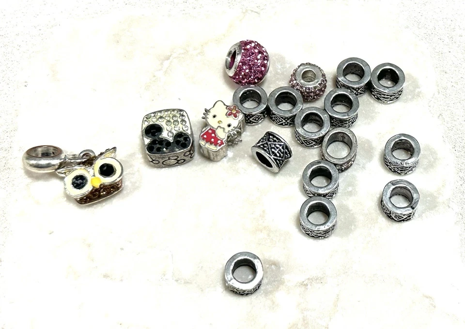 Lote de 18 Dijes de Cuentas - Plateado - Búho - Plata Hello Kitty Foto 2 de 4
