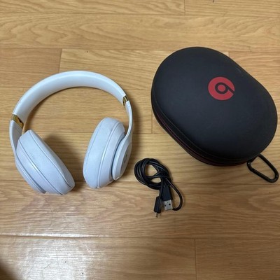 Beats Studio 3 wireless headphones white