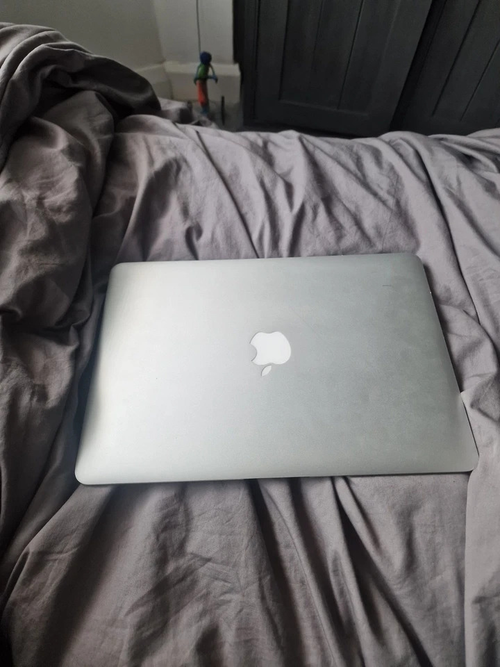 Apple MacBook Air 13" 2017 · i5 · 8GB · 120GB, photo 4 of 5