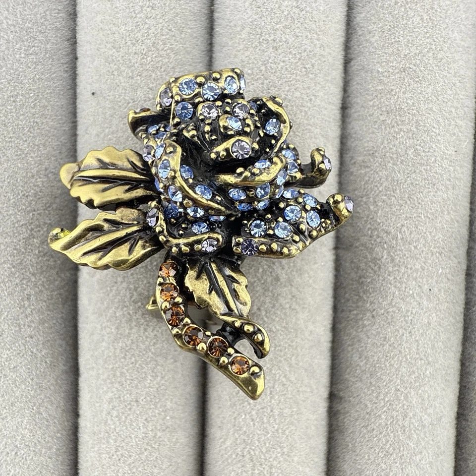 Pendientes Heidi Daus Azul Floral Omega Espalda Flor Perforada "Rosa Elegancia" Foto 3 de 4