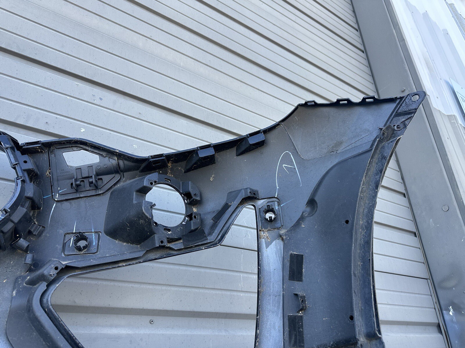 2017-2023 Maserati Levante GrandSport GTS Trofeo Front Bumper 670118509 (LOCAL)