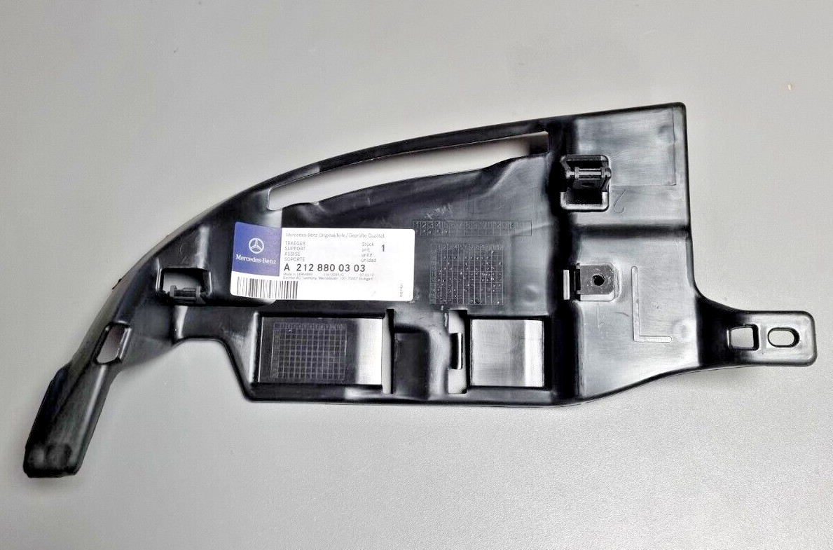 Réparer pare-choc avec le cache echappement Mercedes A 212 880 03 03