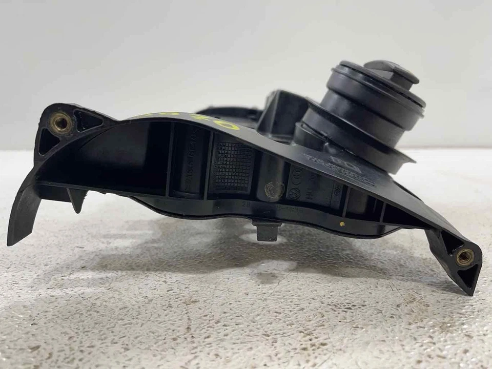 Крышка клапана двигателя TFSI 2,0 л 2006 - 2008 Volkswagen Golf GTI от оригинального производителя - Изображение 3 из 4